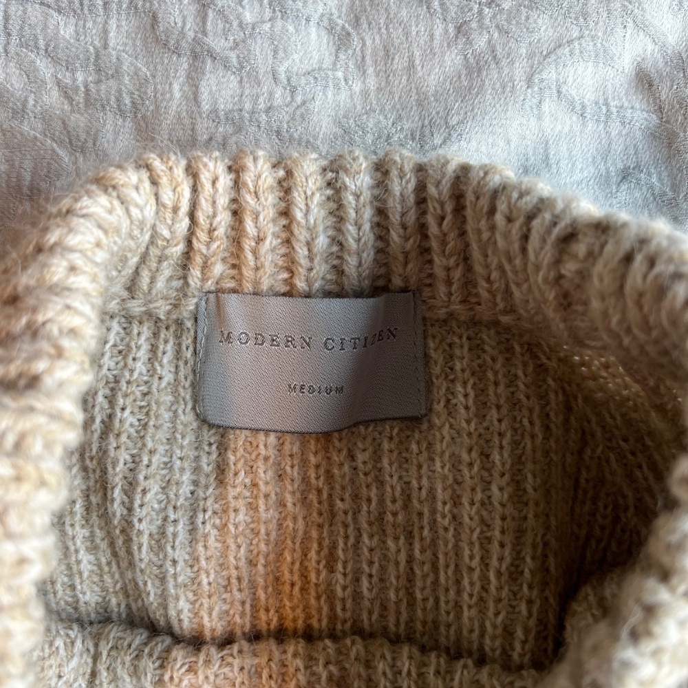 Modern citizen sweater size medium. - Picture 4 of 4